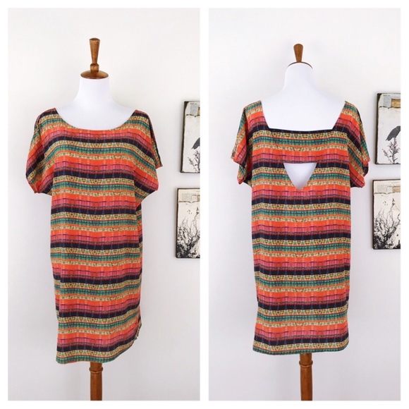 Vix Dresses & Skirts - VIX Cut out Back Silk Short Sleeve Print Dress S